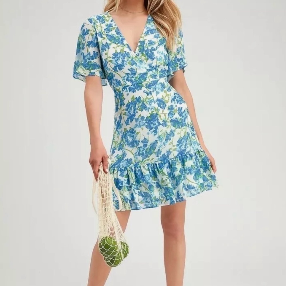 Lulus Ruffled Mini Floral Dress in Blue White Size 6 Beach Summer - Picture 2 of 7